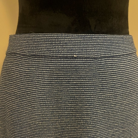 St.John Blue and White Skirt - Picture 3 of 4